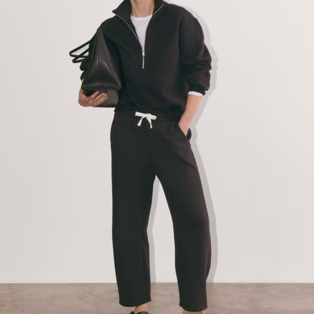 Everlane The Laid-Back Sweatpant in Black